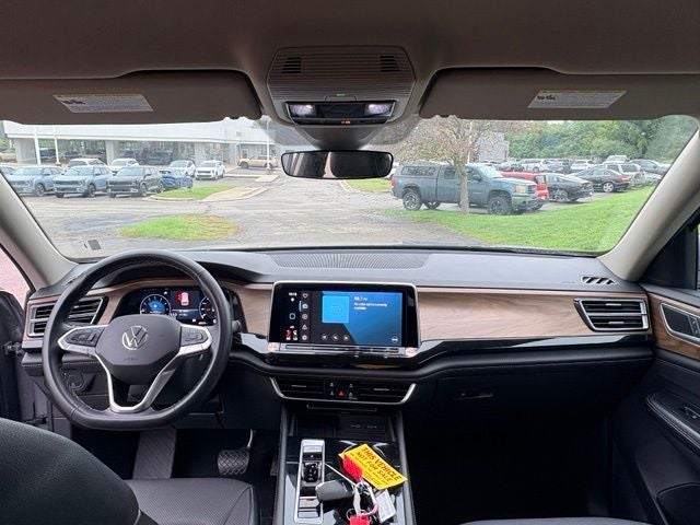 2025 Volkswagen Atlas 2.0T SE w/Technology