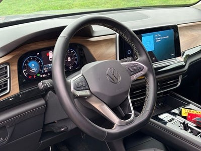 2025 Volkswagen Atlas 2.0T SE w/Technology