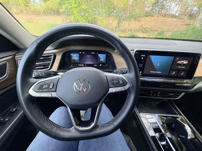 2025 Volkswagen Atlas 2.0T SE w/Technology