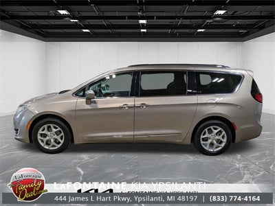 2017 Chrysler Pacifica Touring L Plus