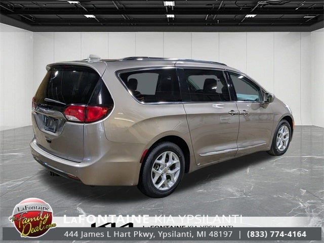 2017 Chrysler Pacifica Touring L Plus