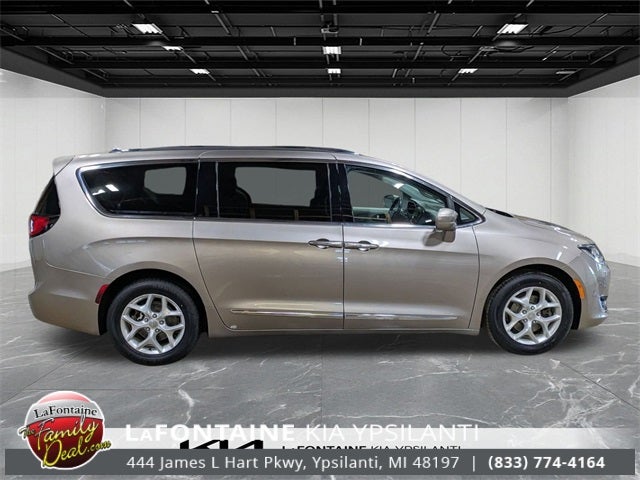 2017 Chrysler Pacifica Touring L Plus