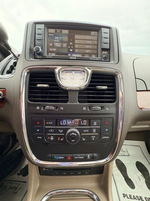 2016 Chrysler Town & Country Limited