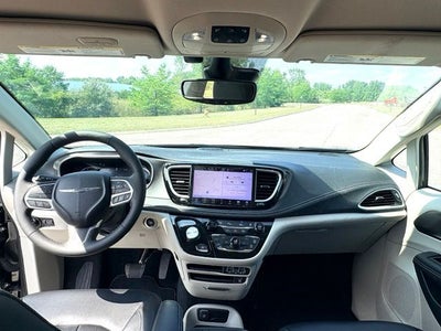 2022 Chrysler Pacifica Hybrid Touring L