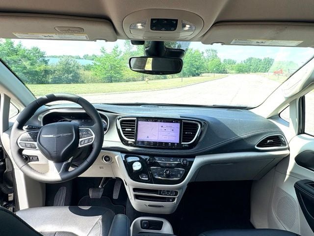 2022 Chrysler Pacifica Hybrid Touring L