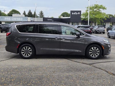 2022 Chrysler Pacifica Hybrid Touring L
