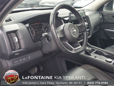 2023 Nissan Pathfinder SL