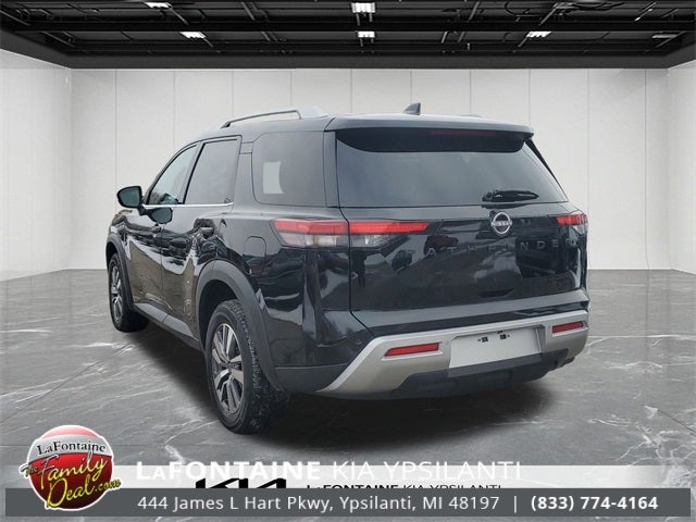 2023 Nissan Pathfinder SL
