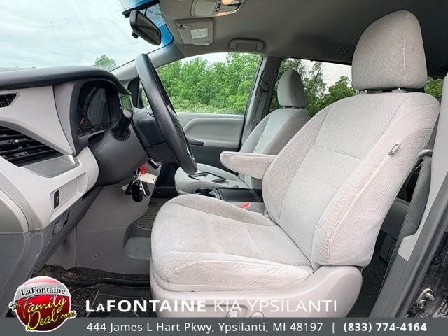2017 Toyota Sienna LE 7 Passenger