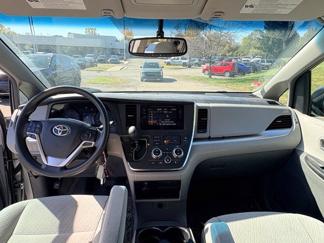 2017 Toyota Sienna LE