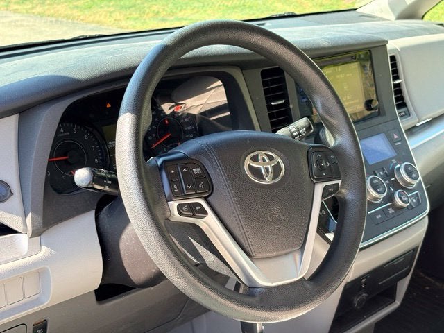 2017 Toyota Sienna LE