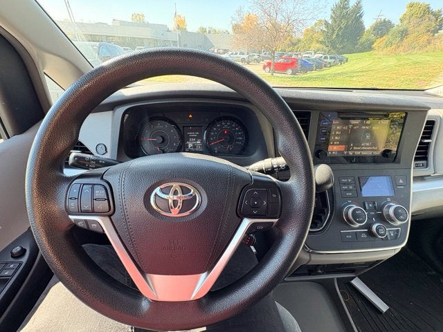 2017 Toyota Sienna LE