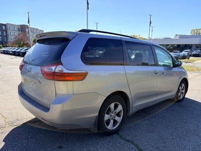 2017 Toyota Sienna LE
