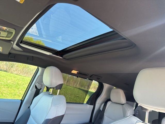 2023 Toyota Sienna XSE 7 Passenger