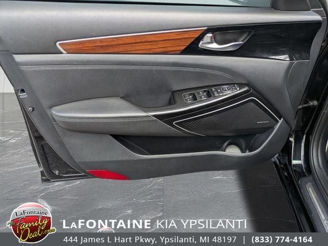 2019 Kia Cadenza Technology