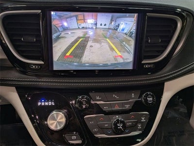 2023 Chrysler Pacifica Hybrid Touring L