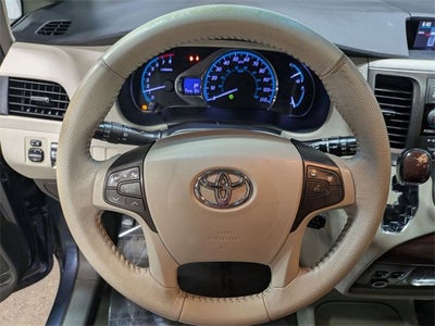 2013 Toyota Sienna XLE V6 8 Passenger
