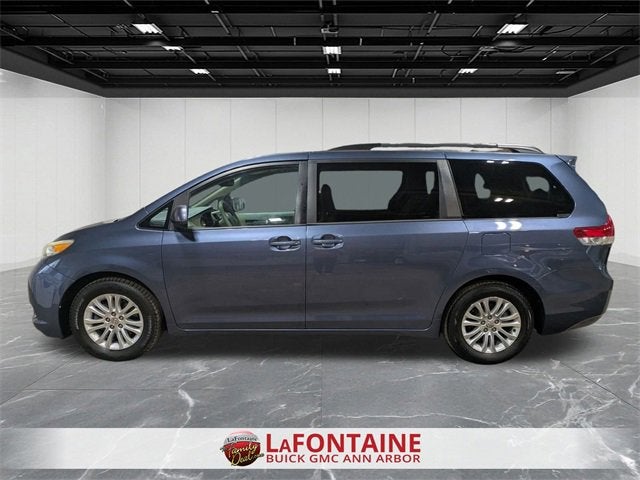 2013 Toyota Sienna XLE V6 8 Passenger