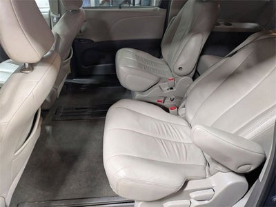 2013 Toyota Sienna XLE V6 8 Passenger