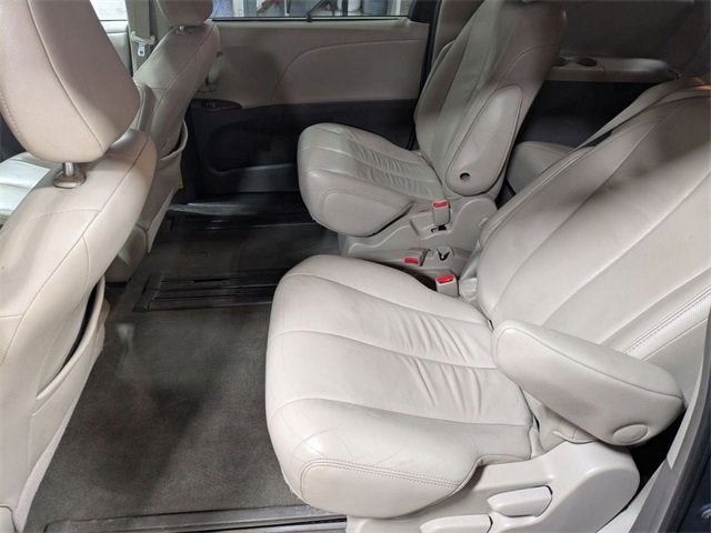 2013 Toyota Sienna XLE V6 8 Passenger