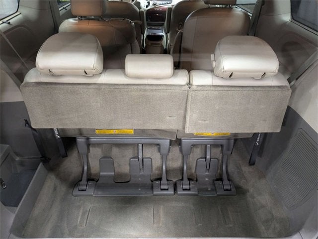 2013 Toyota Sienna XLE V6 8 Passenger