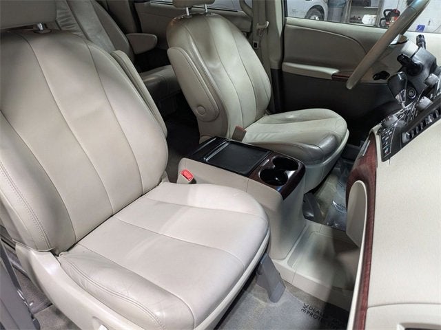 2013 Toyota Sienna XLE V6 8 Passenger