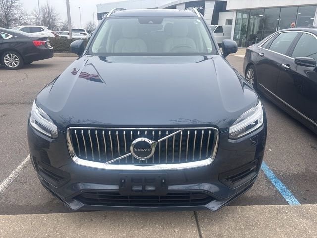2022 Volvo XC90 T5 Momentum 7 Passenger