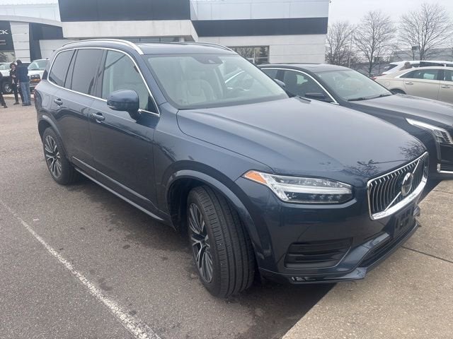 2022 Volvo XC90 T5 Momentum 7 Passenger