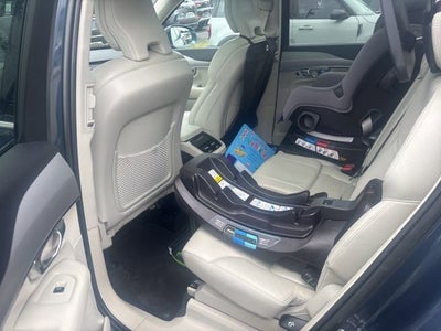 2022 Volvo XC90 T5 Momentum 7 Passenger