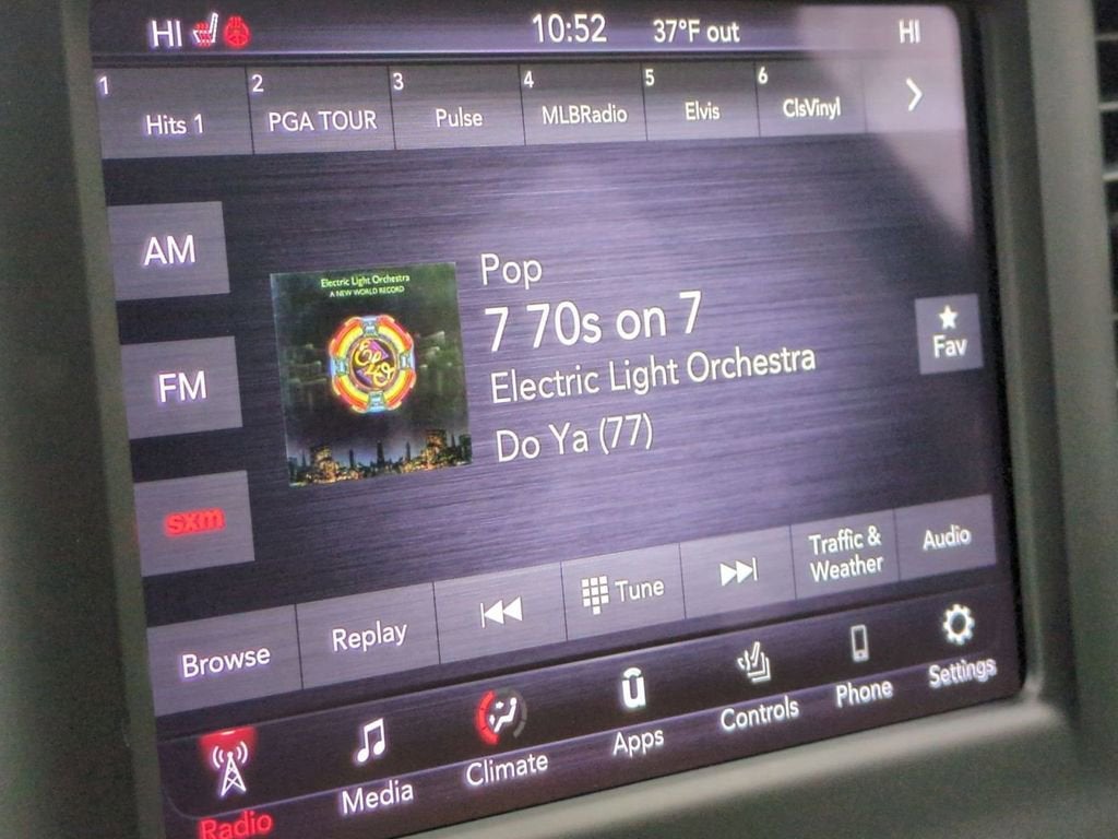 2020 RAM 1500 Laramie Crew Cab 4x4 5'7" Box