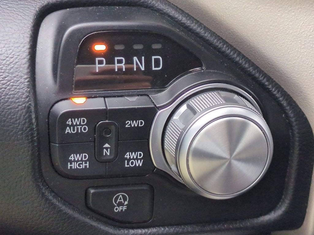 2020 RAM 1500 Laramie Crew Cab 4x4 5'7" Box