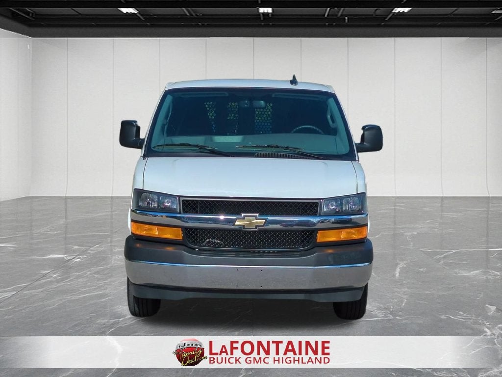 2025 Chevrolet Express Cargo WT