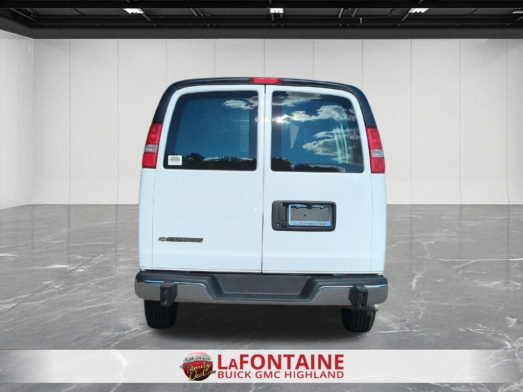 2025 Chevrolet Express Cargo WT