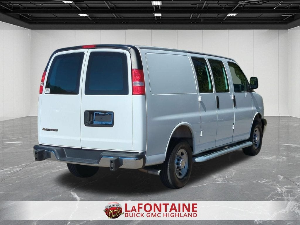 2025 Chevrolet Express Cargo WT
