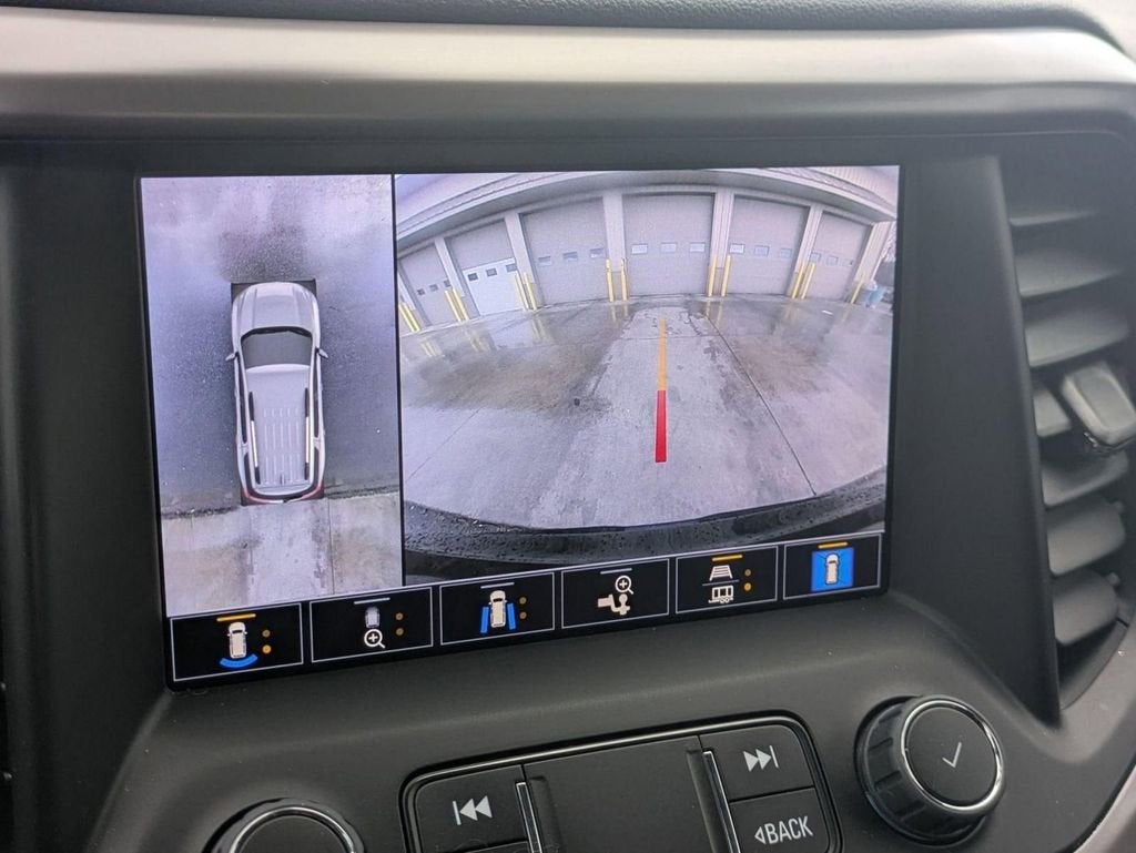 2023 GMC Acadia AT4