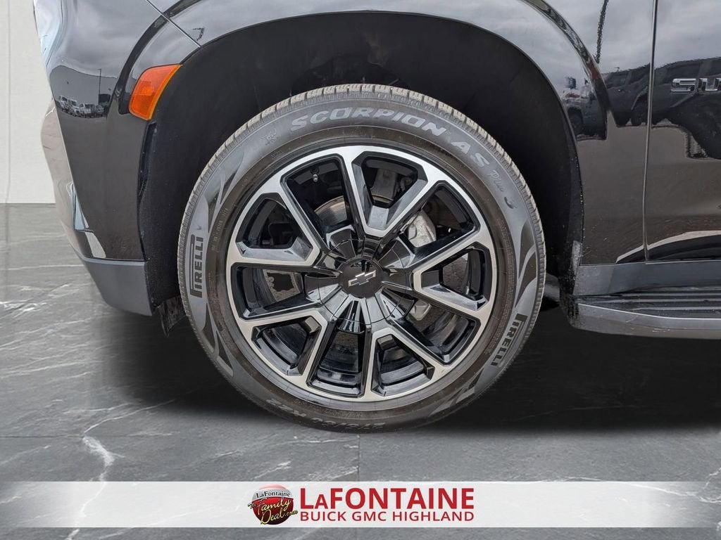 2023 Chevrolet Suburban RST