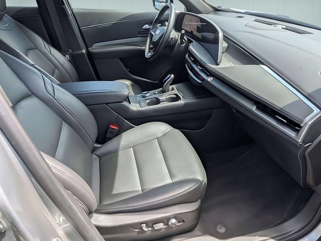 2025 Cadillac XT4 Premium Luxury