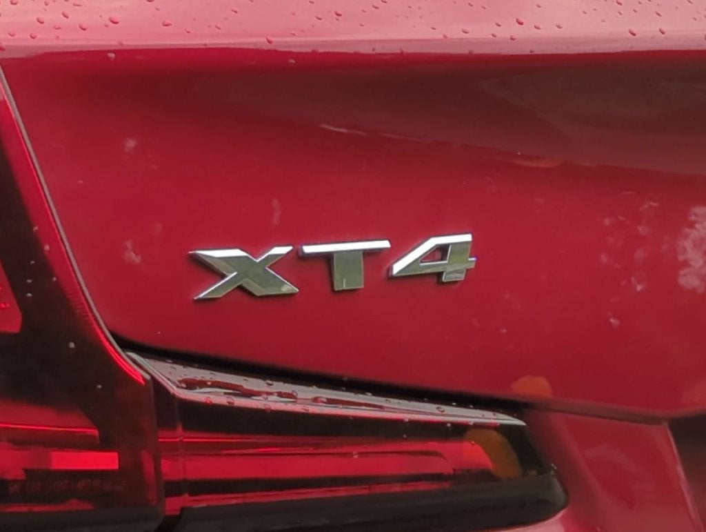 2023 Cadillac XT4 Premium Luxury