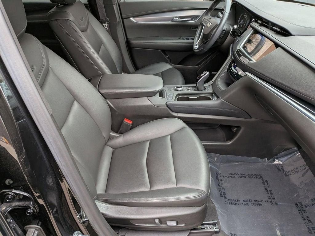 2025 Cadillac XT6 Luxury