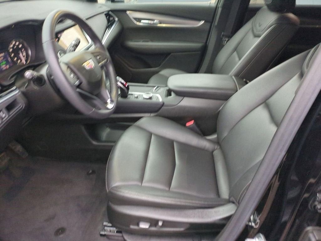 2025 Cadillac XT6 Luxury