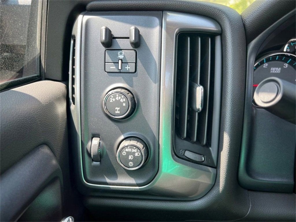 2024 Chevrolet Silverado 5500 HD LT