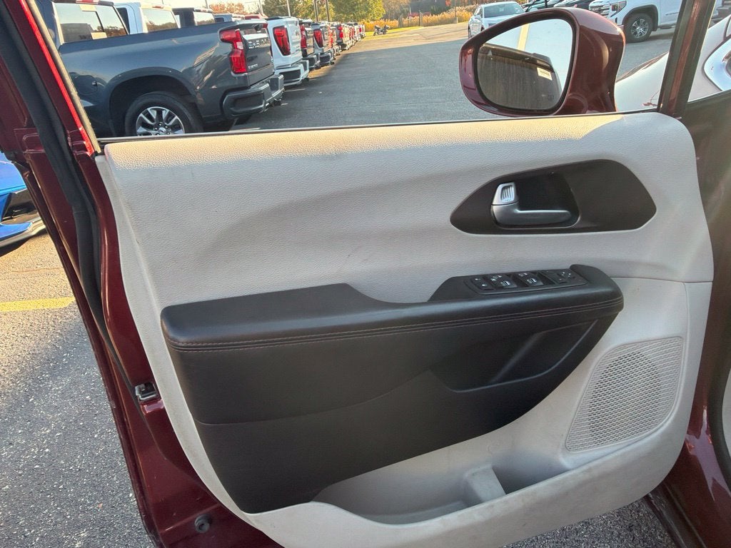 2017 Chrysler Pacifica Touring-L Plus