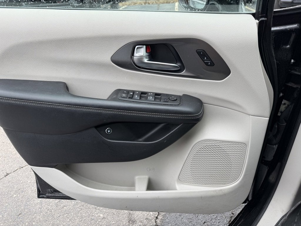 2022 Chrysler Pacifica Hybrid Touring L