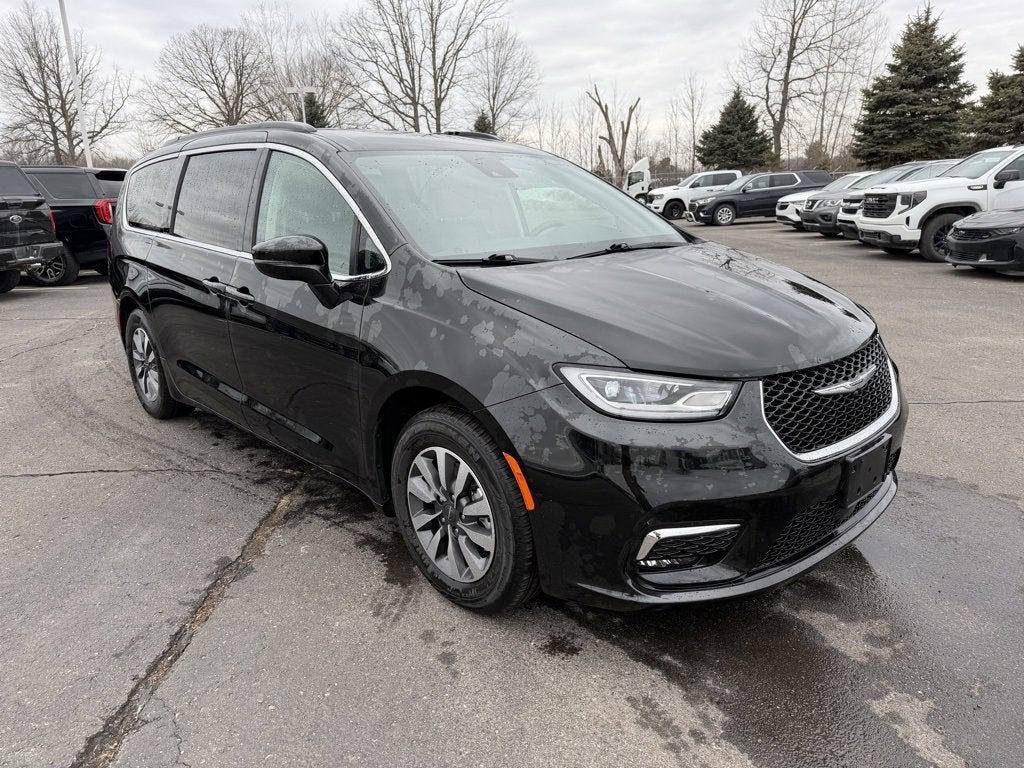 2022 Chrysler Pacifica Hybrid Touring L