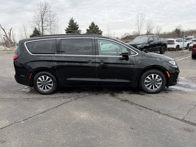 2022 Chrysler Pacifica Hybrid Touring L