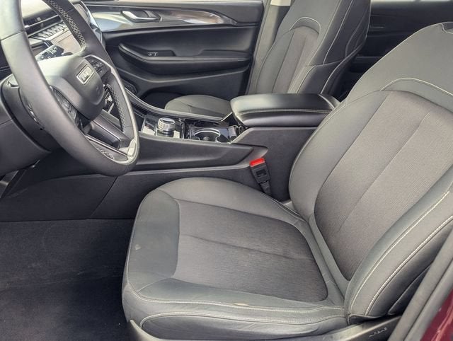 2023 Jeep Grand Cherokee Laredo 4x4