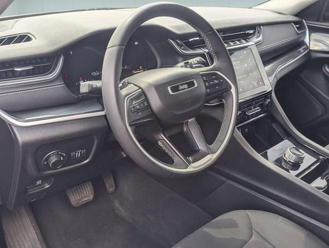 2023 Jeep Grand Cherokee Laredo 4x4