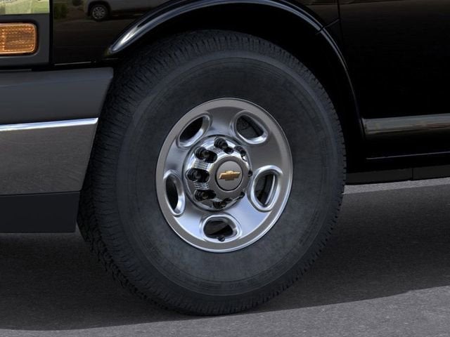 2025 Chevrolet Express Passenger 1LT