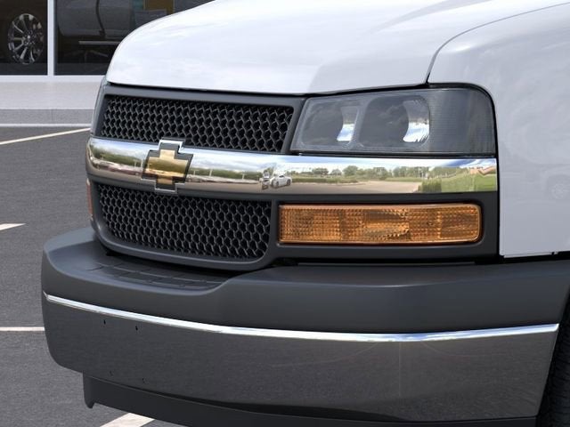 2026 Chevrolet Express Passenger 1LT