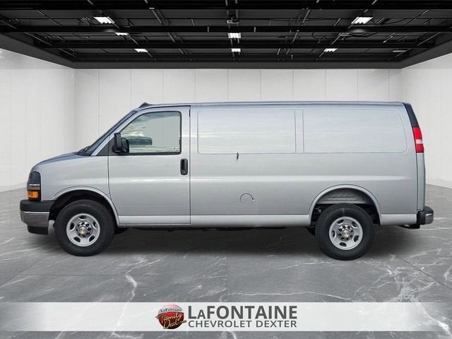 2025 Chevrolet Express Cargo 3500 WT